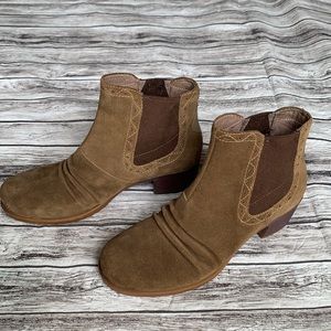 Earth Denali Aspect Booties size 10